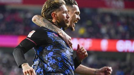 Resumen, goles y highlights del Granada 0 - 3 Sevilla de la jornada 18 de LaLiga EA Sports