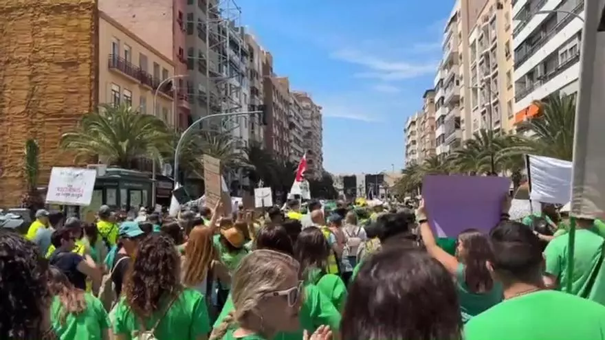 Nueva manifestación de profesores en Alicante en el sexto día de huelga educativa
