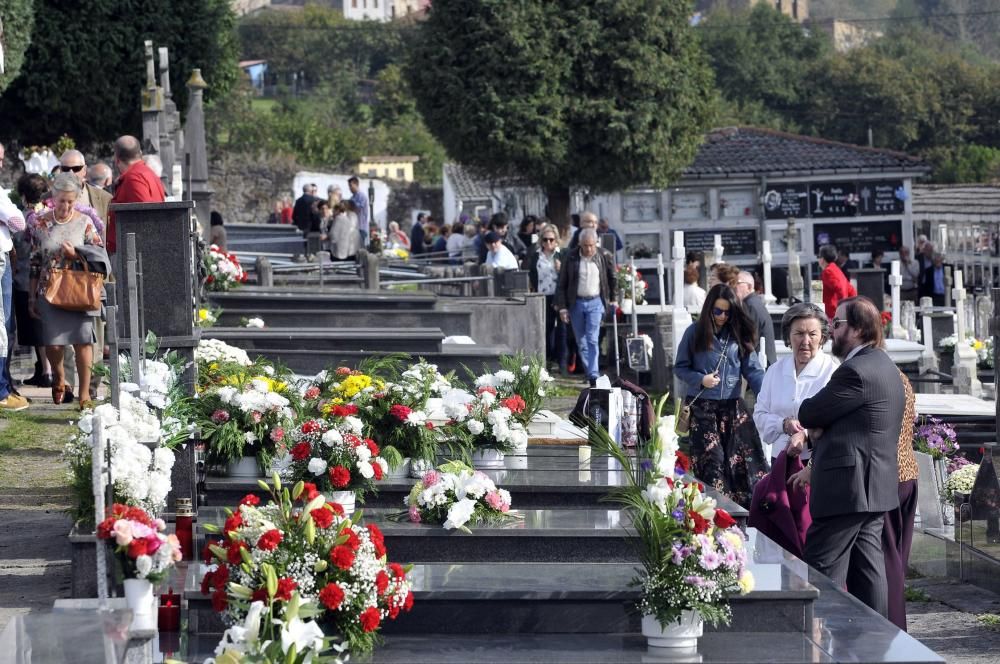 Día de Difuntos en el cementerio de Pando, Langreo