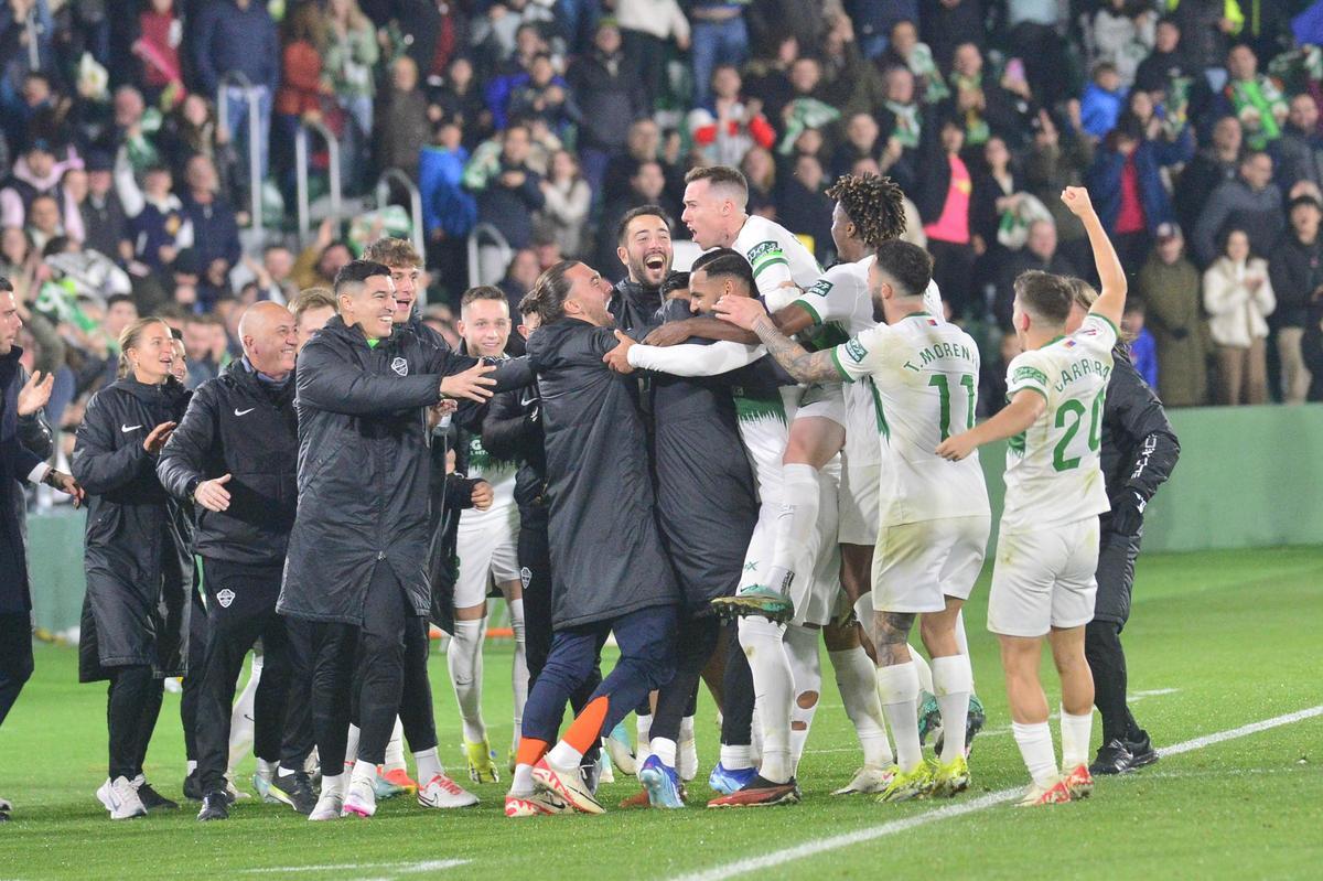 Los jugadores del Elche celebran la victoria del pasado viernes frente al Burgos