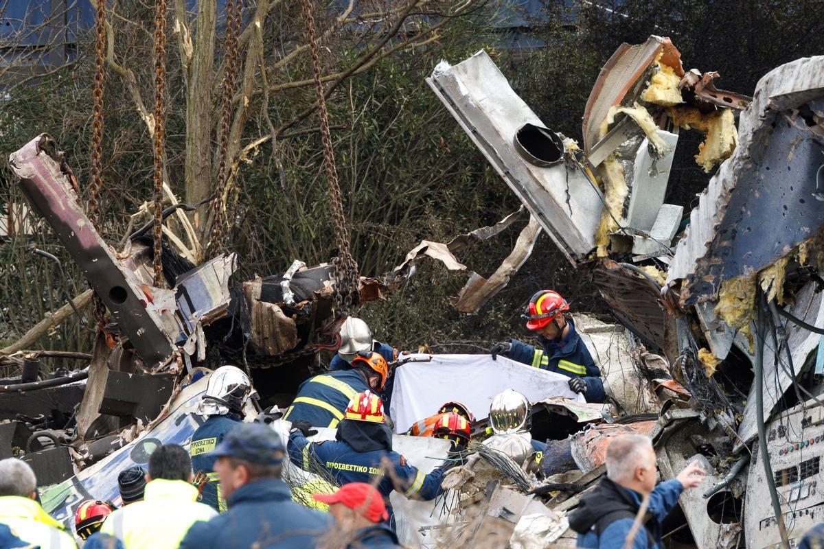 Más de 30 muertos en Grecia al chocar un tren de pasajeros y un mercancías