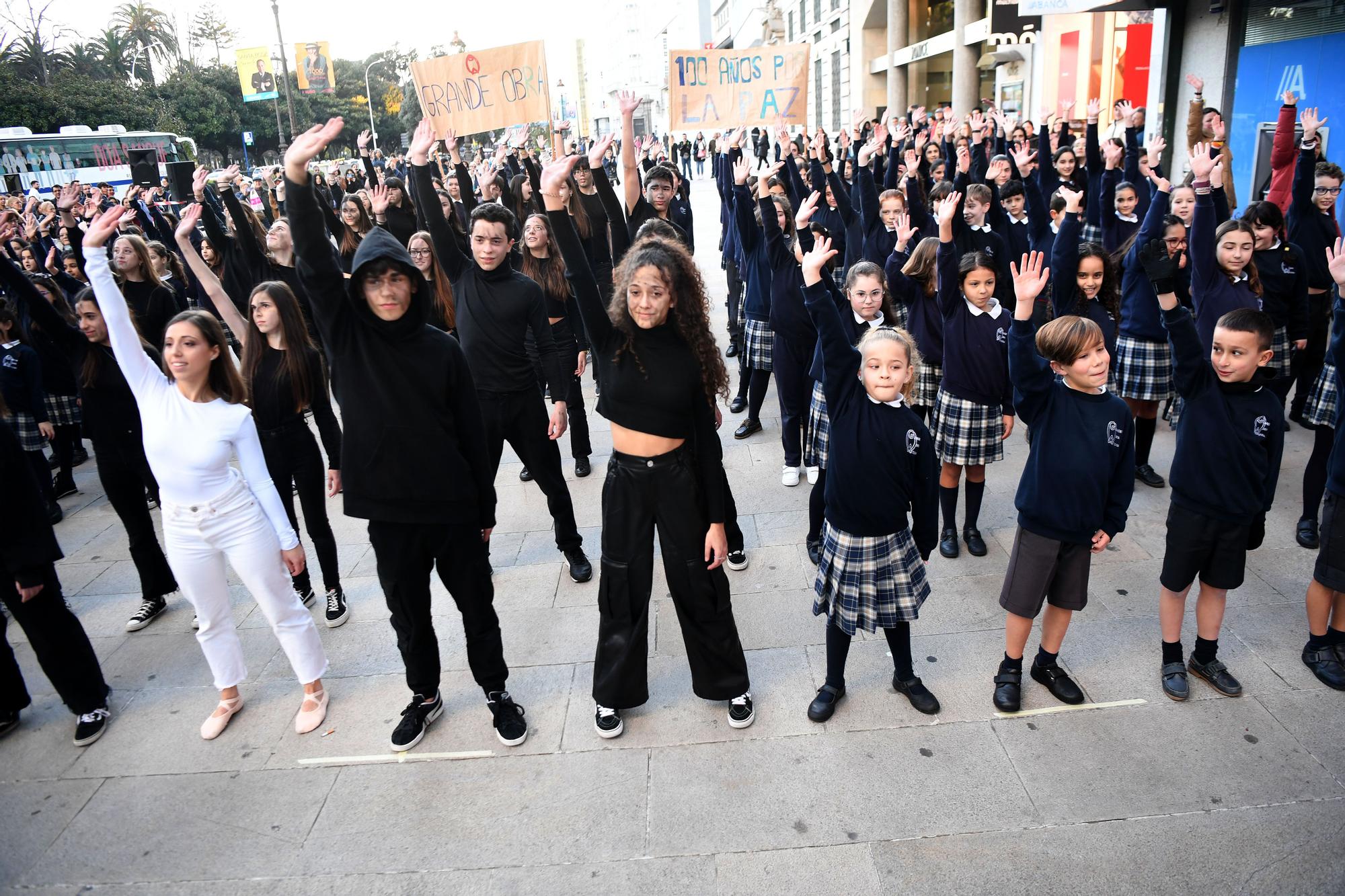 Performance 'Grande Obra, 100 años por la PAZ'