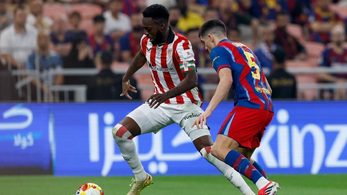 Cubarsí defendiendo a Iñaki Williams en la Supercopa