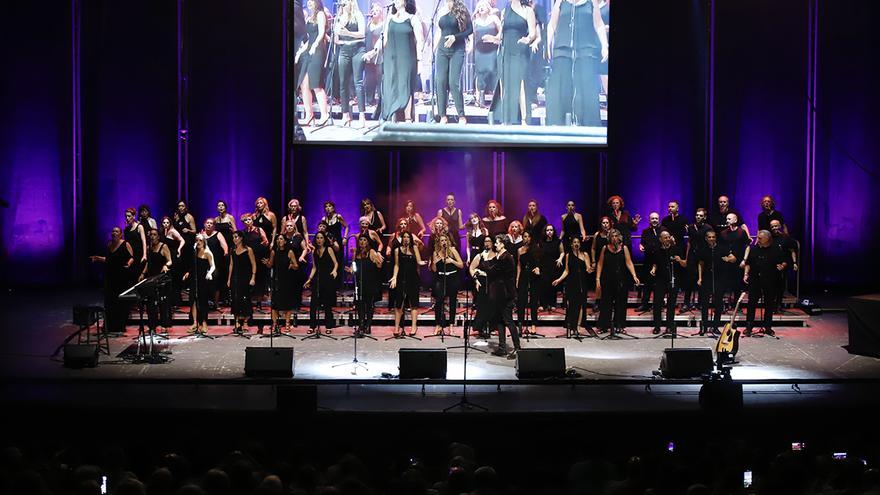 Noche de grandes tributos y solidaridad con el Coro Góspel