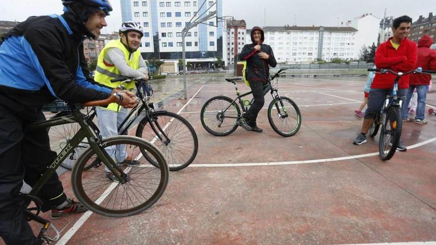 Un grupo de ciclistas, ayer.