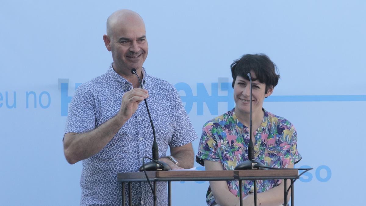 Félix Juncal en un acto electoral del BNG junto a Ana Pontón