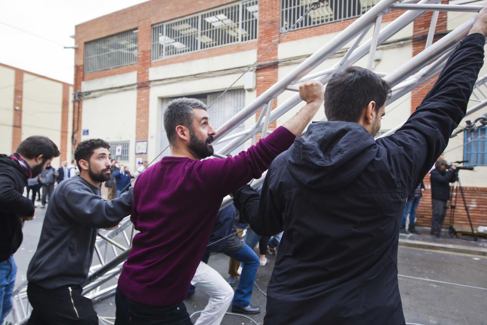 Simulacro de la plantá de la falla del ayuntamiento