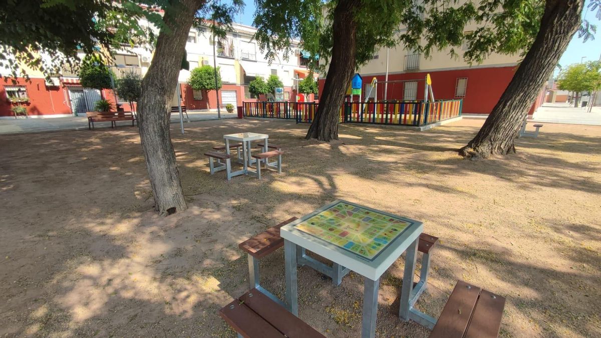 Zona recreativa que se ha creado con el PFEA enla barriada Haza del Reloj de Baena.
