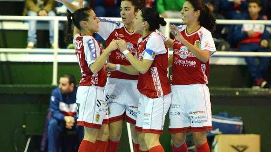 Las jugadoras del Poio celebrando un gol. // Gustavo Santos