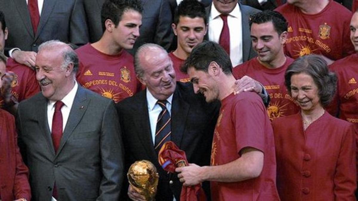 La familia real con 'La Roja' tras ganar el Mundial de Suráfrica en el 2010.