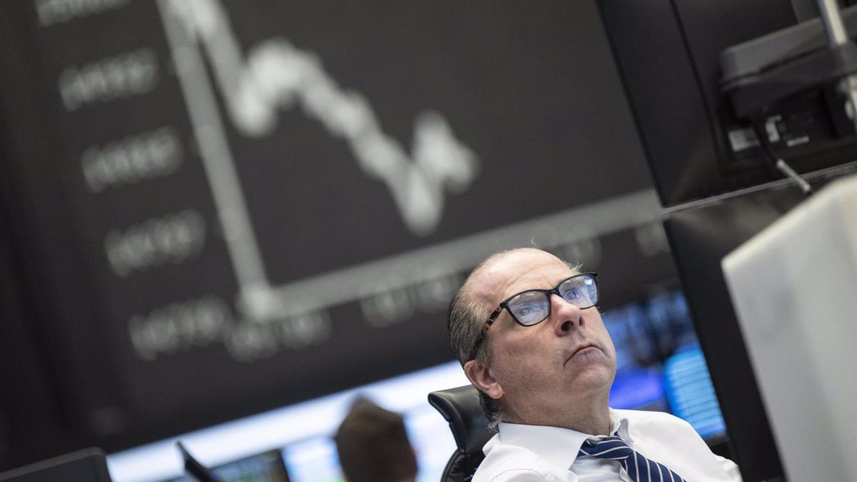 Un operador del mercado en la Bolsa de Frankfurt.