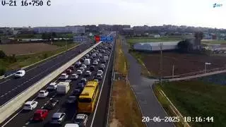 El fin de semana arranca con más de 30 kilómetros de retenciones en València