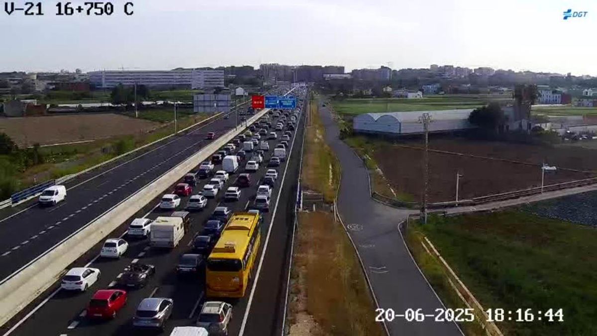 El fin de semana arranca con más de 30 kilómetros de retenciones en València