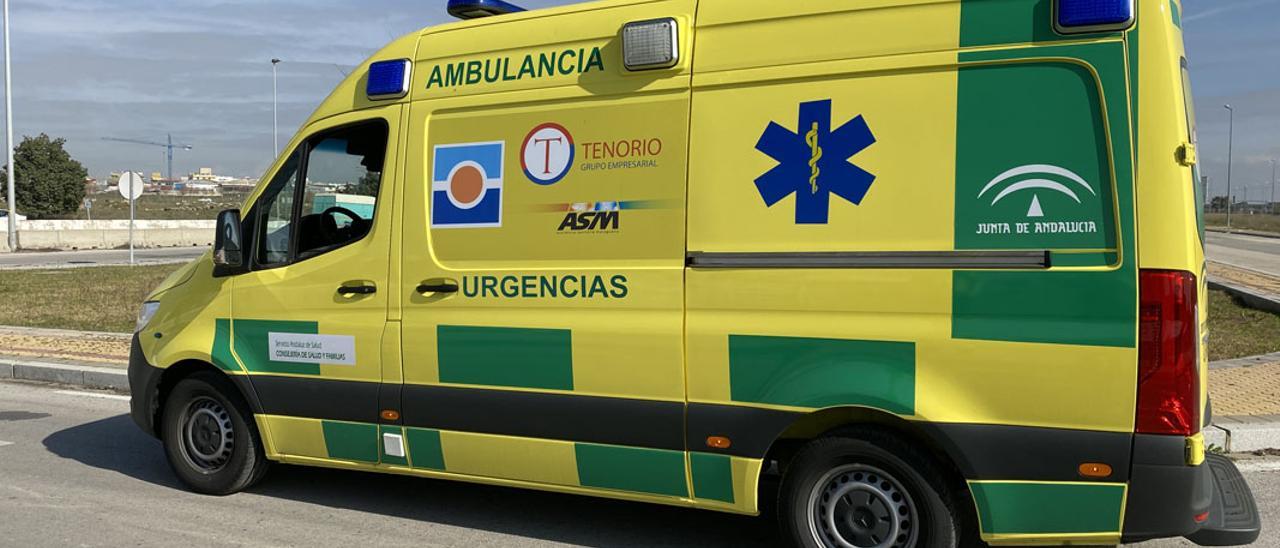 Una de las ambulancias de Tenorio e Hijos, durante un servicio en Andalucía.