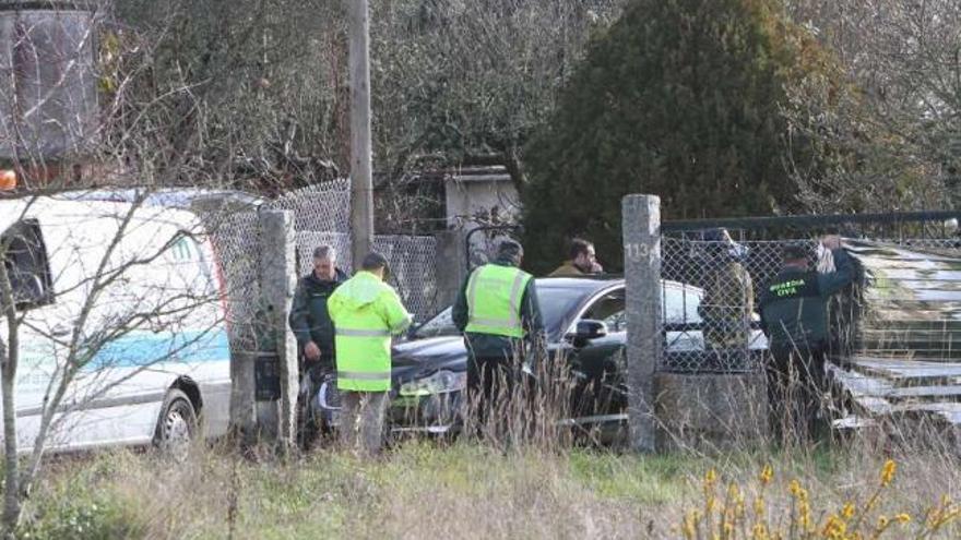 Una mujer muere atrapada entre su coche y el portalón de una finca en Ourense