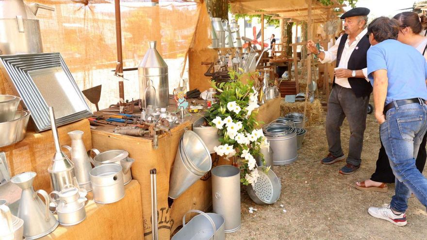 La Feira Labrega de Meis coge impulso tras un lustro de ausencia