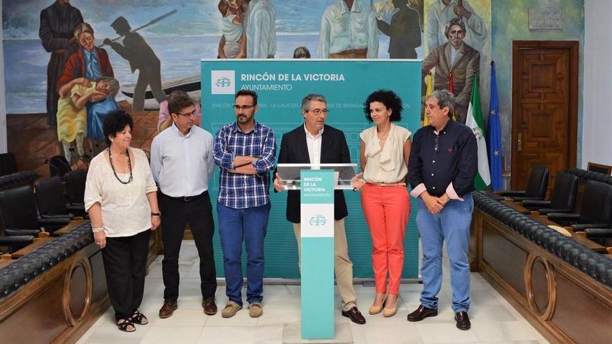 El alcalde, Francisco Salado, y otros integrantes del nuevo equipo de gobierno rinconero