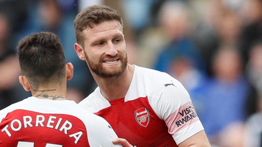 Mustafi, contra el Valencia CF, en su peor momento con el Arsenal