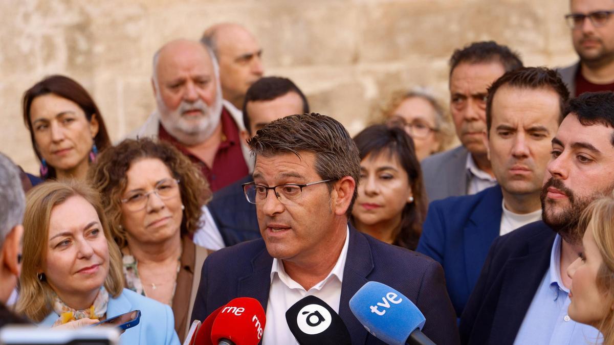 Natàlia Enguix, Jorge Rodríguez, Toño Carratalá y David García, en las Corts.