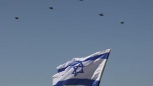 Cazas sobrevuelan Tel Aviv para celebrar el 75 aniversario de la independencia de Israel.