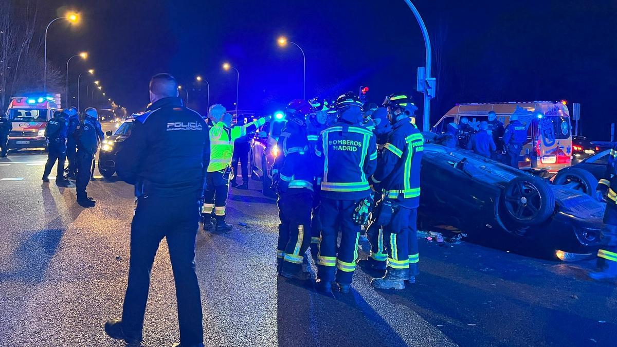 Accidente de tráfico entre un coche y un VTC en Usera (Madrid) ocurrido en la madrugada del día de Navidad