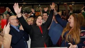 Mary Lou McDonald, líder del Sinn Féin, exultante por los resultados de las elecciones.