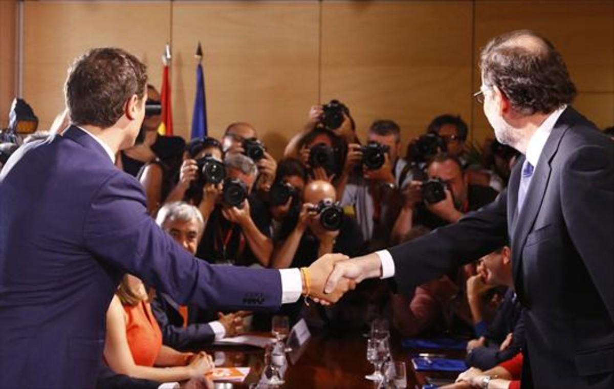 Rivera y Rajoy escenifican su acuerdo.