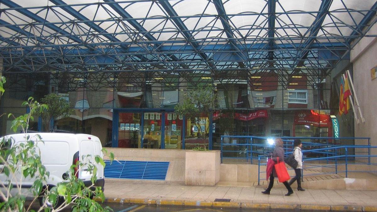 Fachada de la Oficina Local de Tráfico de Alzira.