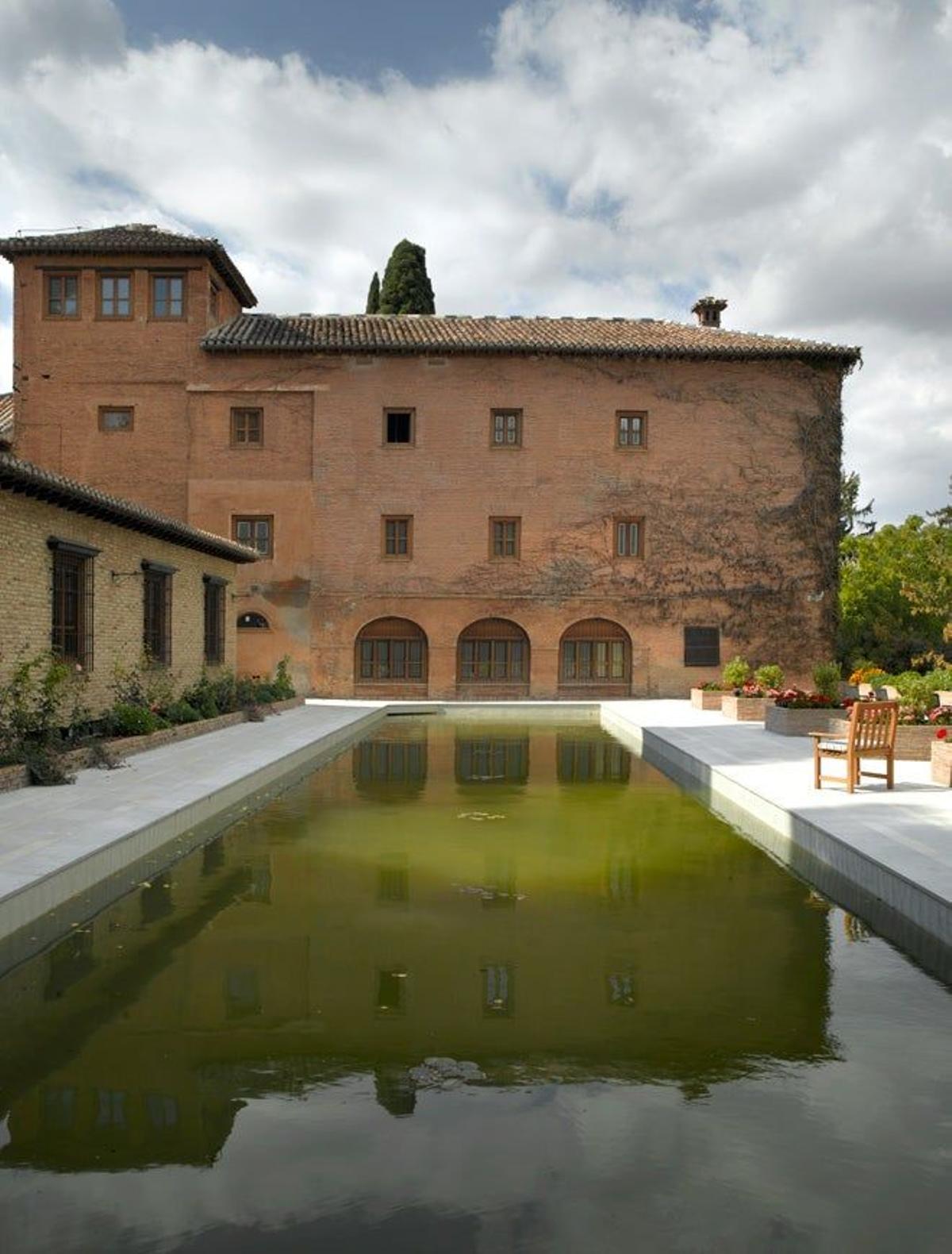 Vista de un lateral exterior del Parador.