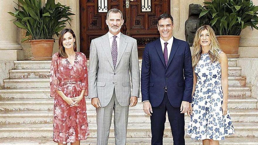 Los Reyes, junto a Pedro Sánchez y Begoña Gómez en 2018.