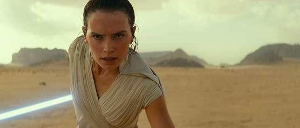 Daisy Ridley (Rey), en una escena del &quot;Episodio IX&quot;.