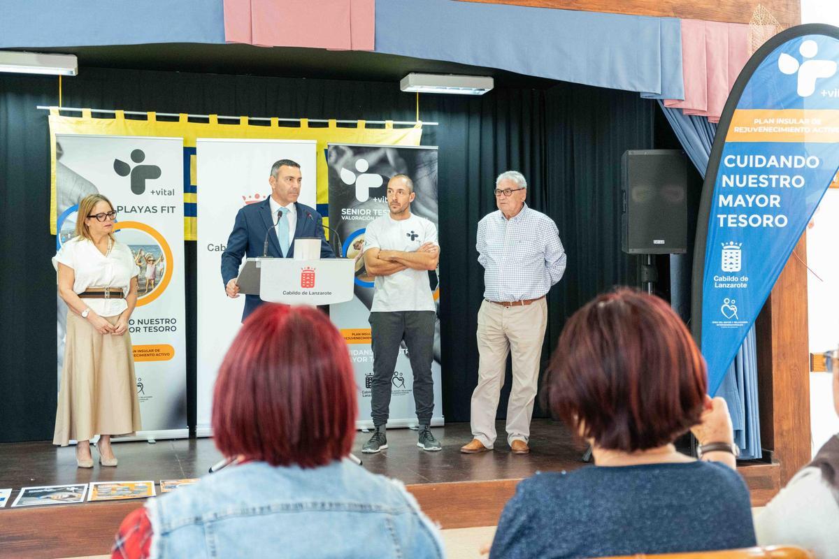 Oswaldo Betancort, durante la presentación de los dos proyectos.