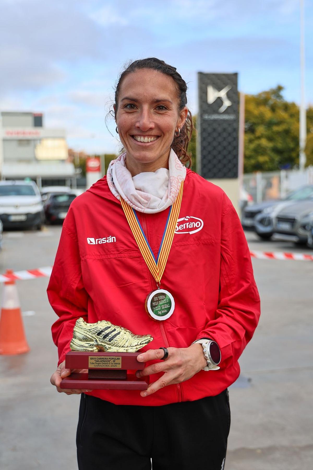 Laura Méndez con su medalla al cuello.