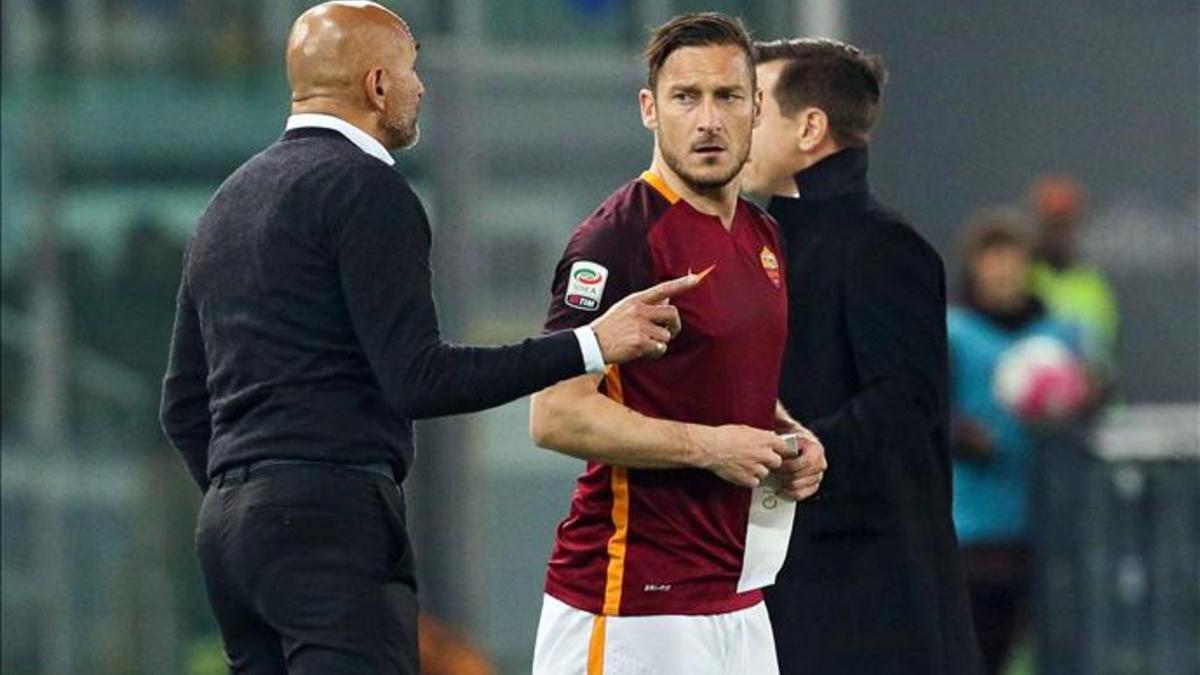 Totti y Spalletti mantienen serias diferencias pero el crack mantiene el apoyo de la hinchada