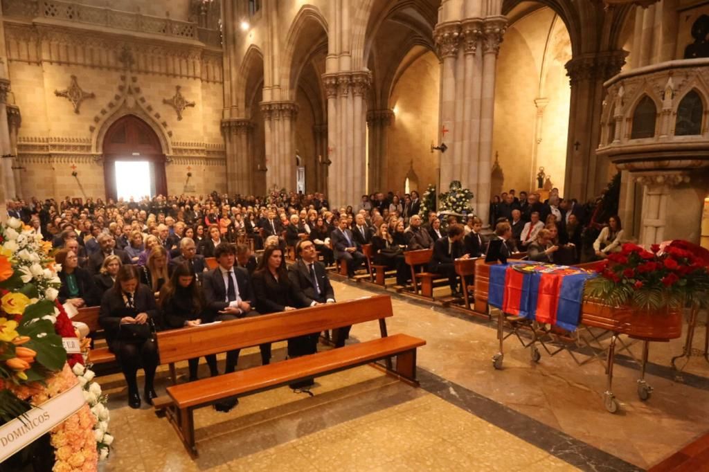 Las imágenes del entierro del padre del presidente del Levante, Pedro Catalán