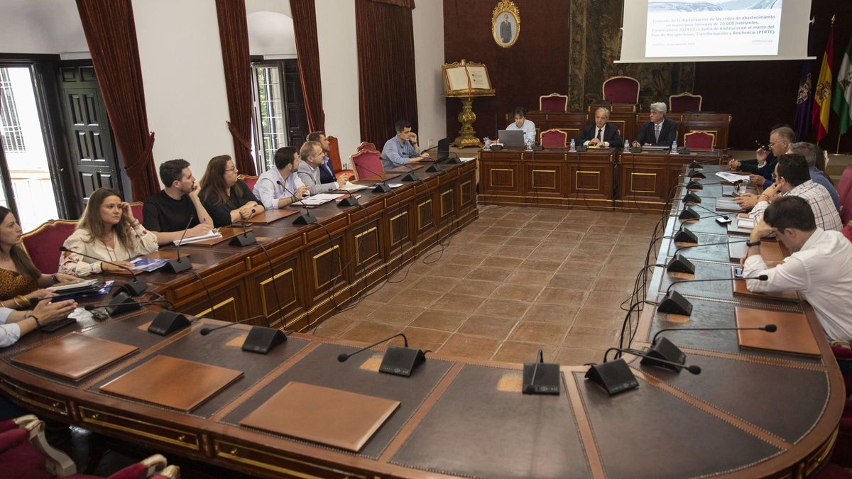 Reunión de la Diputación con los alcaldes de la provncia.
