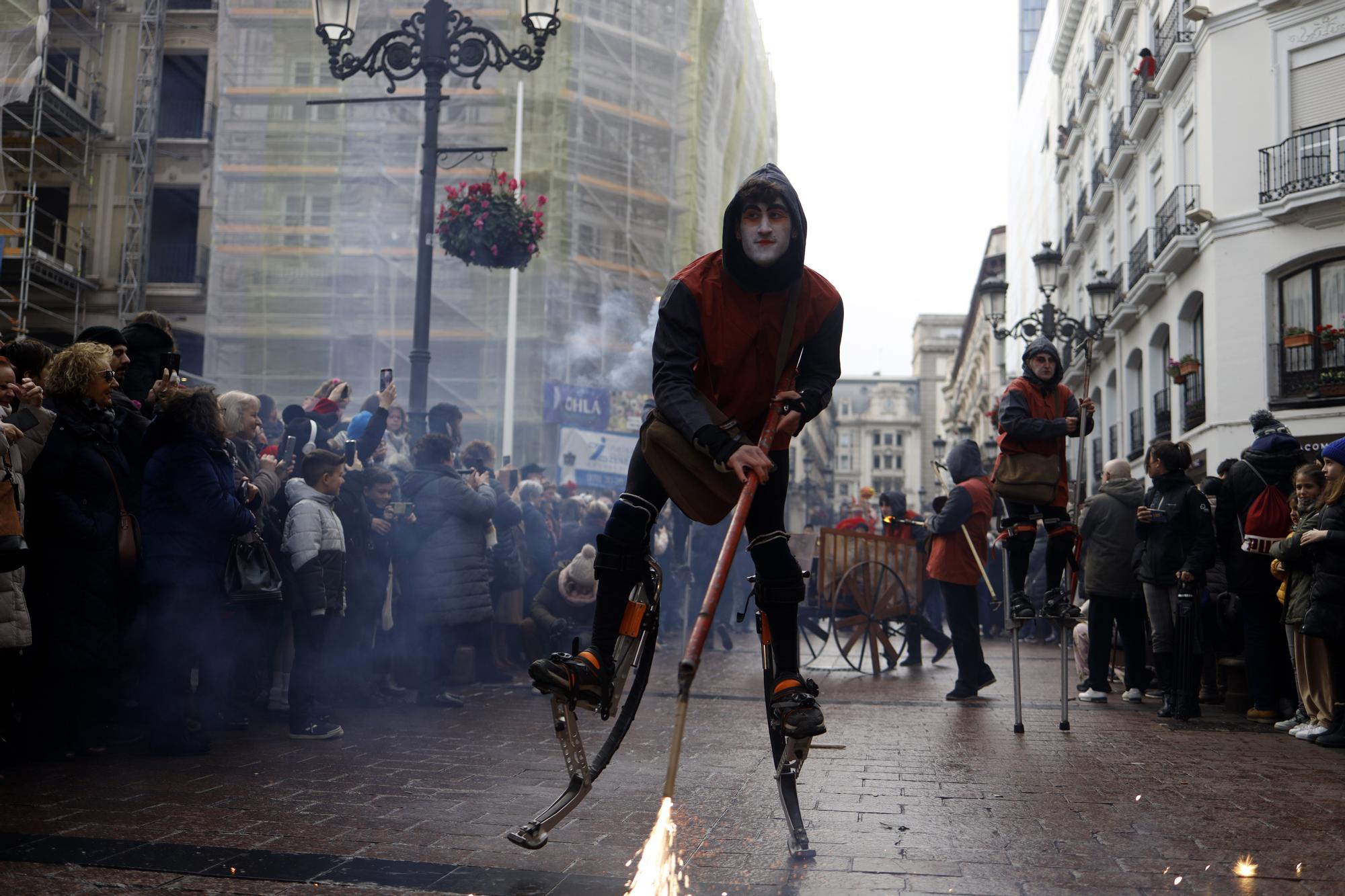 La comunidad china de Zaragoza llena de color el centro para saludar al Año del conejo