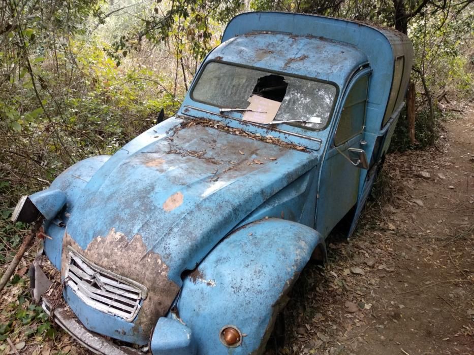 El Citroën del Manhattan amb el vidre trencat