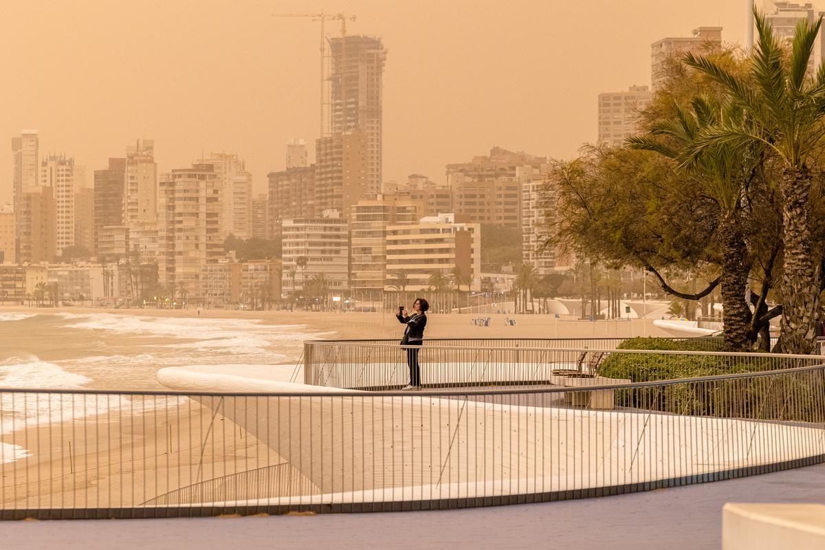 BENIDORM.Polvo sahariano en suspension  POLVO SAHARIANO. POLVO EN SUSPENSION. BORRASCA CELIA. METEOROLOGIA.