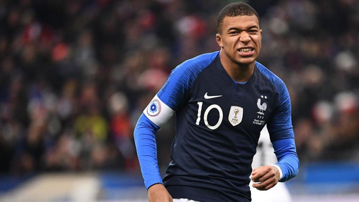 Mbappé tuvo que se sustituido en Francia por lesión