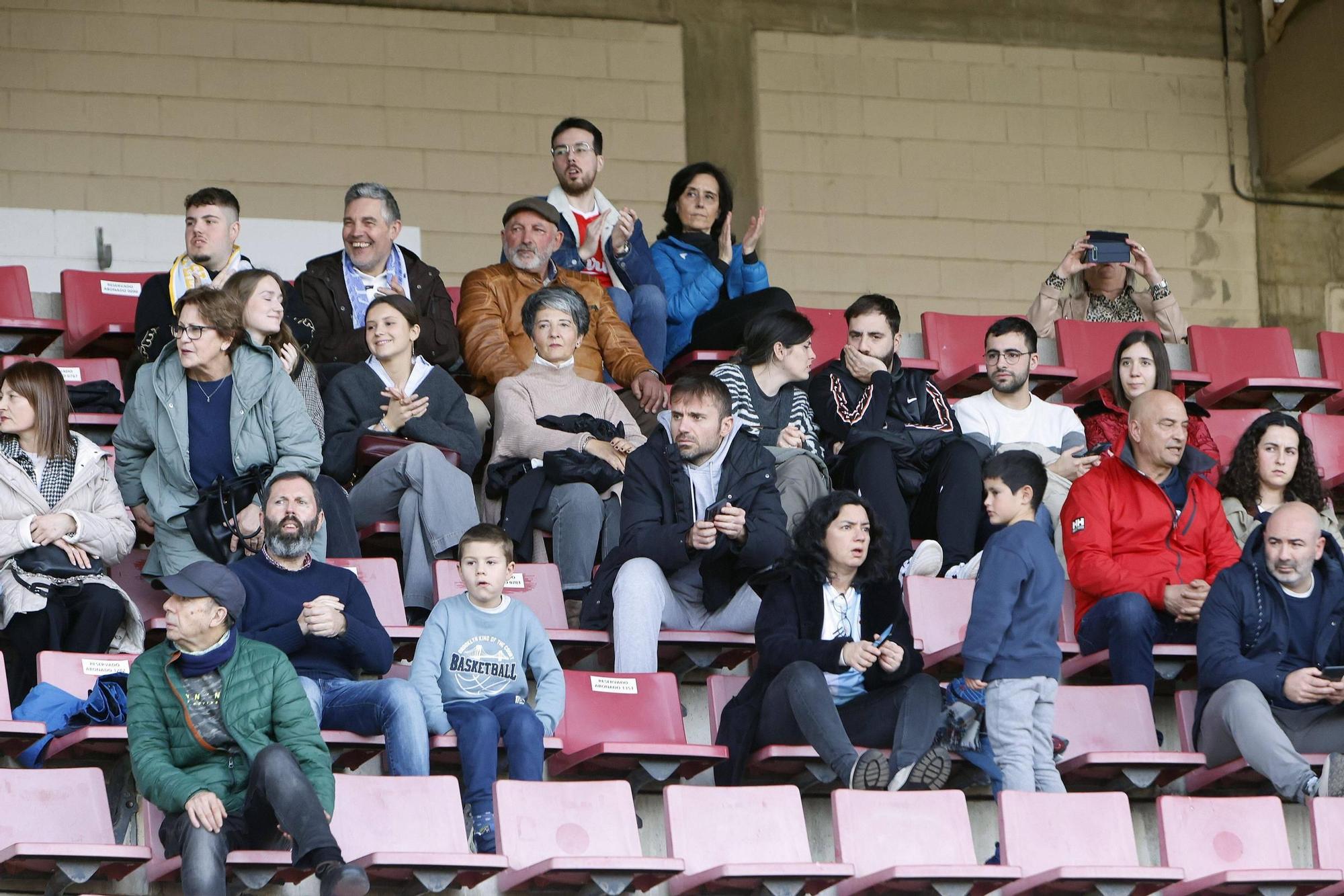 Galería fotográfica: búscate en la grada del Compostela-Covadonga