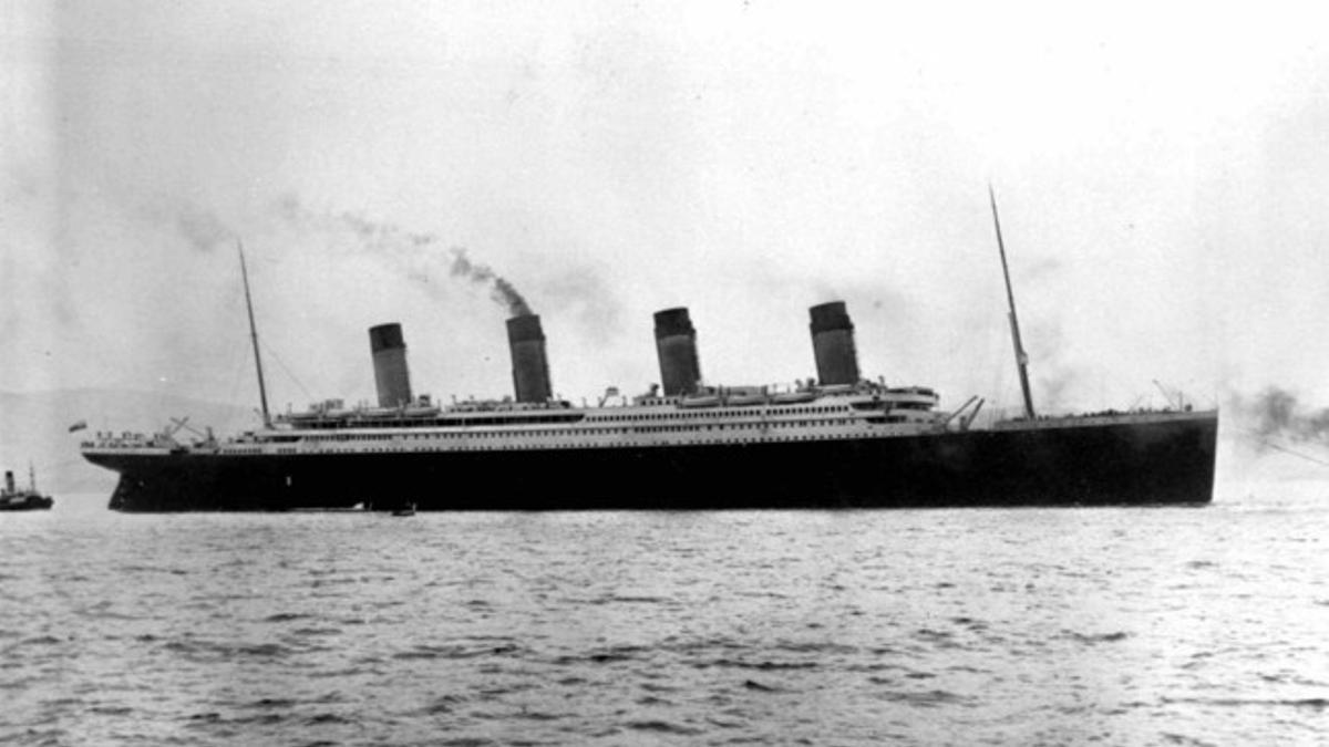 El Titanic sale del puerto británico de Southampton, el 10 de abril de 1912.