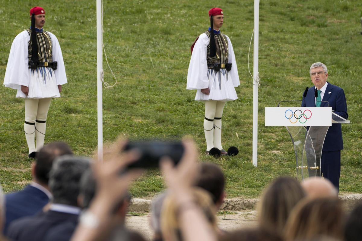 La llama olímpica se enciende en Grecia y ya va camino de París