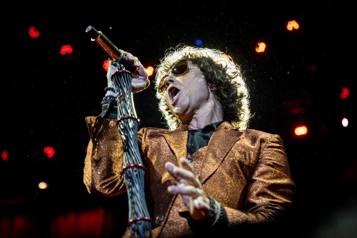 EN IMÁGENES | Enrique Bunbury pone patas arriba el Príncipe Felipe