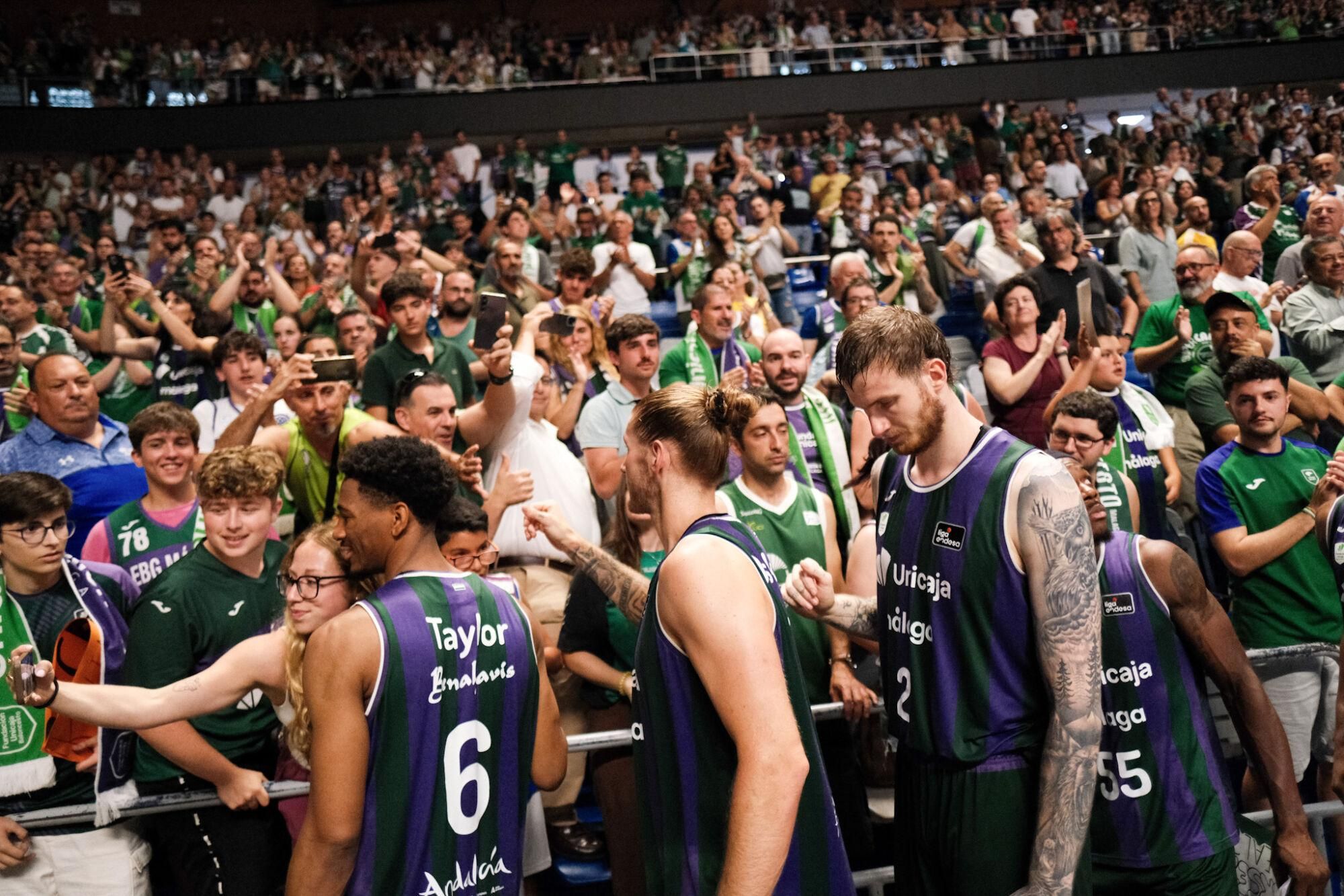 Despedida entre afición y el Unicaja