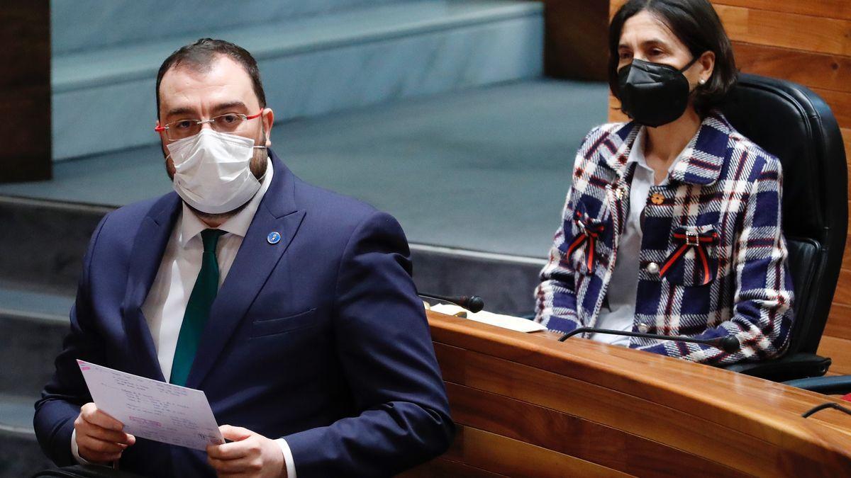 Adrián Barbón en el pleno de la Junta General del Principado