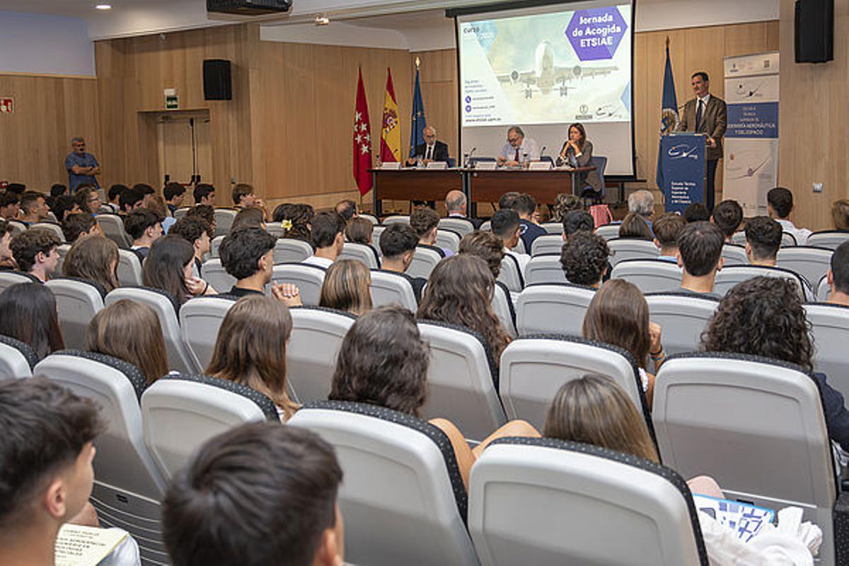 Jornada de acogida para los estudiantes de nuevo ingreso en la ETSIAE el curso 2024 2025