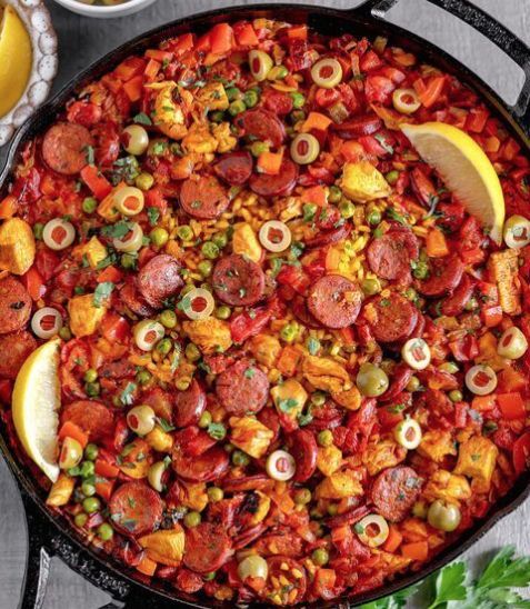 Paella con pepperoni