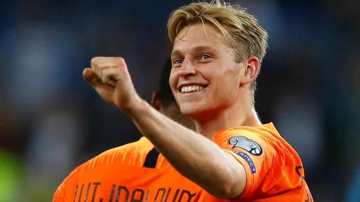 Frenkie de Jong celebra el gol que marcó con Holanda a Alemania en Hamburgo (2-4).