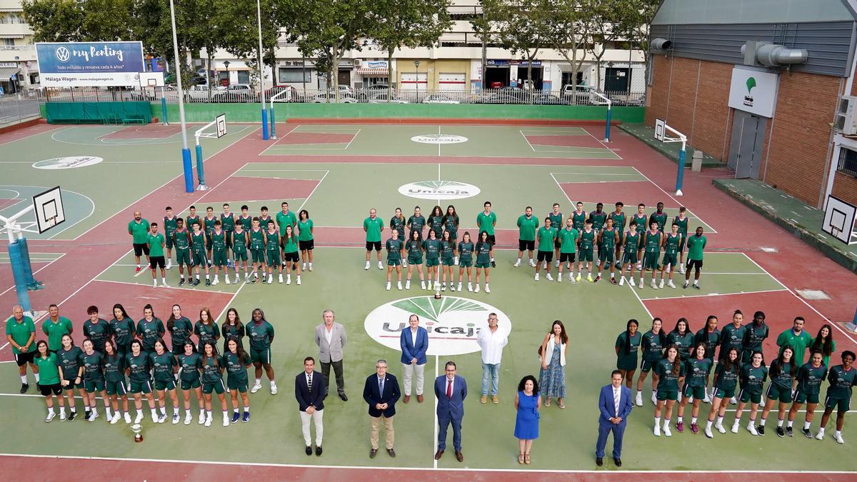 La cantera, representantes de los patrocinadores e instituciones junto al presidente del Unicaja, Sergio Corral